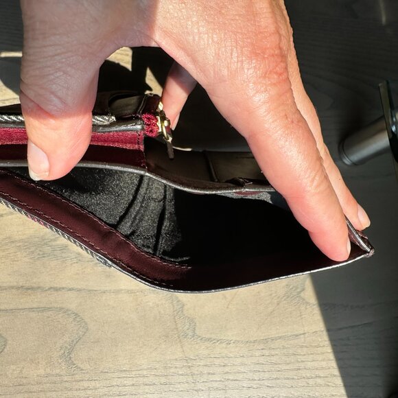Burberry Burgundy House Check Wallet, Exceptional Condition! - Picture 12 of 14